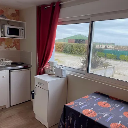 La Port Winston - Face & Bed & Breakfast Saint-Côme-de-Fresné